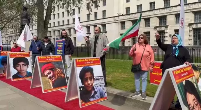 -لندن - اکسیون و نمایشگاه شهدای قیام توسط ایرانیان آزاده و هواداران مجاهدین - 2