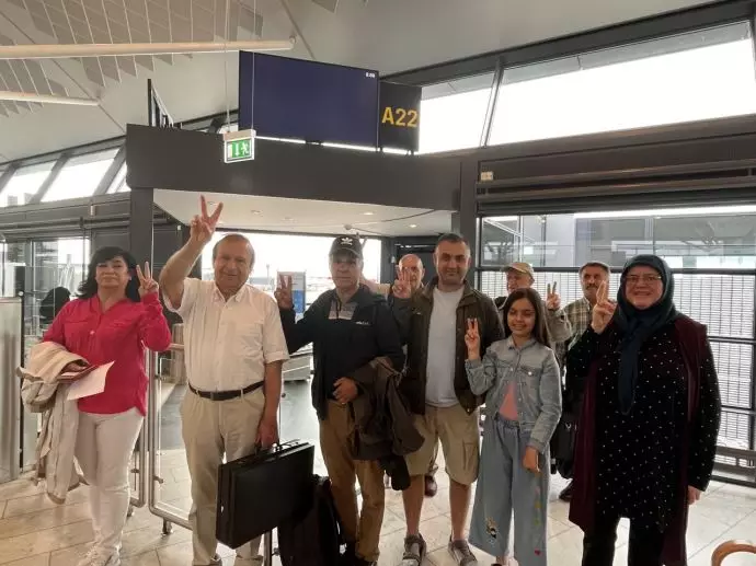 فرودگاه دانمارک - ایرانیان آزاده از دانمارک عازم کهکشان مقاومت در پاریس هستند - ۹تیرماه