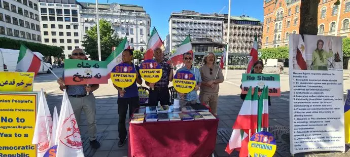 استکهلم سوئد - میز کتاب هواداران سازمان مجاهدین و ایرانیان آزاده در همبستگی با قیام سراسری مردم ایران - ۲۴خرداد - 4