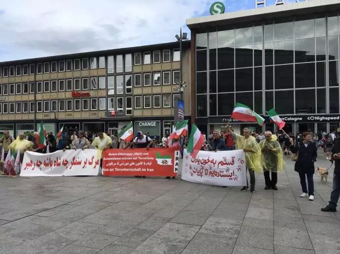 کلن آلمان - آکسیون ایرانیان آزاده در همبستگی با قیام سراسری مردم ایران - ۷مرداد - 1