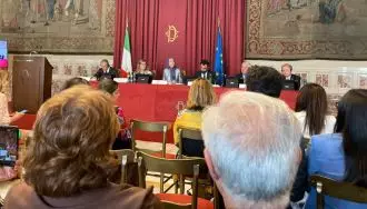 ایتالیا - تصویری از حضور خانم مریم رجوی در جلسه کمیسیون خارجی پارلمان این کشور