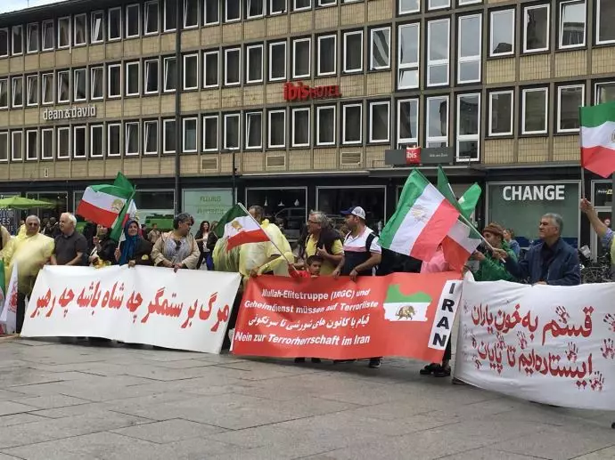 کلن آلمان - آکسیون ایرانیان آزاده در همبستگی با قیام سراسری مردم ایران - ۷مرداد - 5