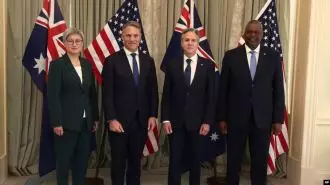 وزیر دفاع و خارجه  آمریکا (لوید آستین و آنتونی بلینکن از راست به چپ) به‌همراه همتایان استرالیایی خود