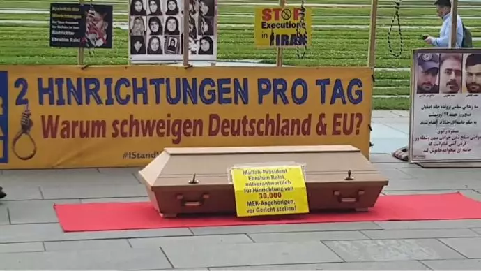-نمایشگاه اعتراضی نه به اعدام توسط ایرانیان آزاده و هواداران مجاهدین خلق در برلین - 0