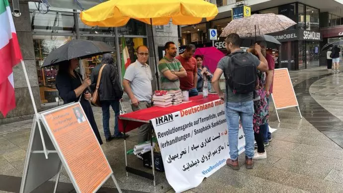 اشتوتگارت آلمان - آکسیون ایرانیان آزاده در همبستگی با قیام سراسری مردم ایران - ۴شهریور - 1
