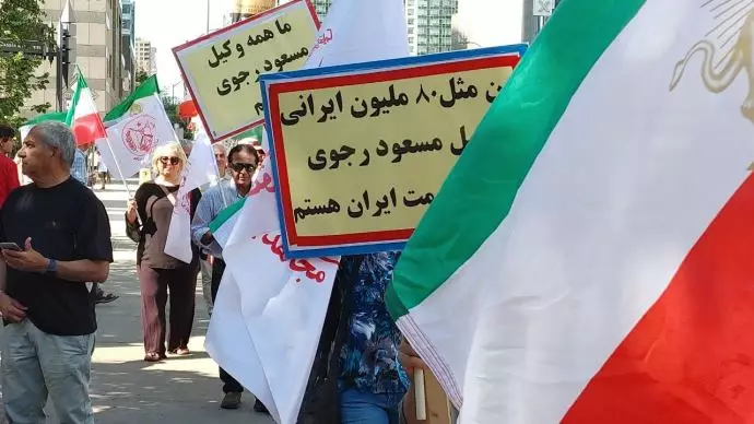 تورنتو - آکسیون ایرانیان آزاده - حمایت گسترده اشرف‌نشانها از برگزاری دادگاه بین‌المللی برای خامنه‌ای جنایتکار - ۱۴مرداد - 7