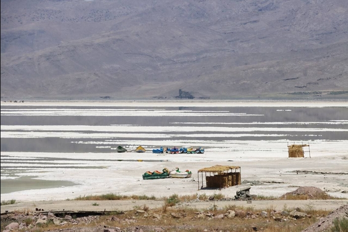 تصاویر هولناکی از خشک شدن دریاچه ارومیه