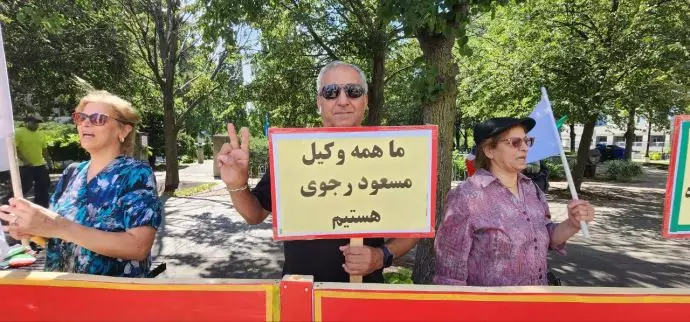 تورنتو - آکسیون ایرانیان آزاده - حمایت گسترده اشرف‌نشانها از برگزاری دادگاه بین‌المللی برای خامنه‌ای جنایتکار - ۱۴مرداد - 10