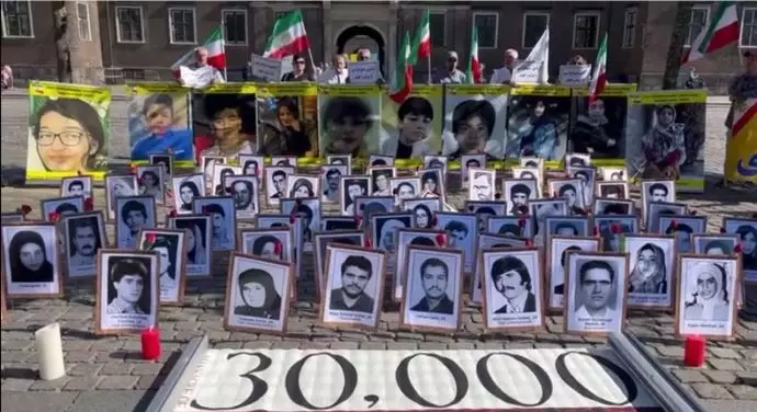 کپنهاگ - آکسیون ایرانیان آزاده در همبستگی با قیام سراسری مردم ایران - ۱۱شهریور - 5