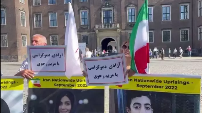 کپنهاگ - آکسیون ایرانیان آزاده در همبستگی با قیام سراسری مردم ایران - ۱۱شهریور - 3