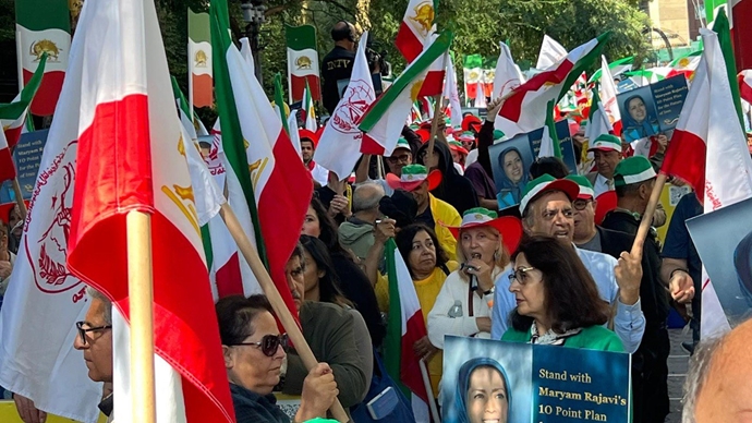 تظاهرات ایرانیان آزاده علیه حضور رئیسی جلاد در برابر مقر ملل متحد - ۲۸شهریور