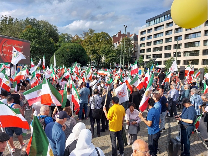 تصاویری از تظاهرات بزرگ ایرانیان آزاده در بروکسل - ۲۴شهریورماه