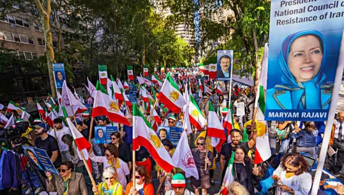 تظاهرات ایرانیان آزاده در نیویورک در برابر مقر ملل متحد علیه حضور رئیسی جلاد