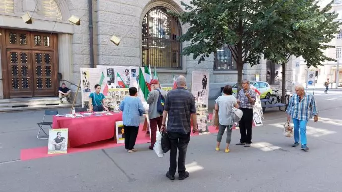 سنت گالن سوئیس - آکسیون و میز کتاب ایرانیان آزاده و هواداران مجاهدین در حمایت از قیام سراسری - ۱۶شهریور - 3