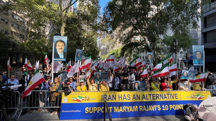 نیویورک - تظاهرات ایرانیان آزاده علیه حضور رئیسی جلاد در برابر مقر ملل متحد - ۲۸شهریور