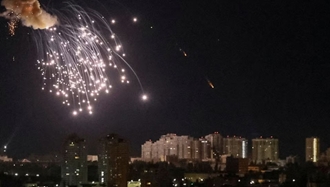  انفجار یک هواپیمای بدون سرنشین در آسمان کی‌یف، در بحبوحه حمله روسیه به اوکراین - عکس از رویترز