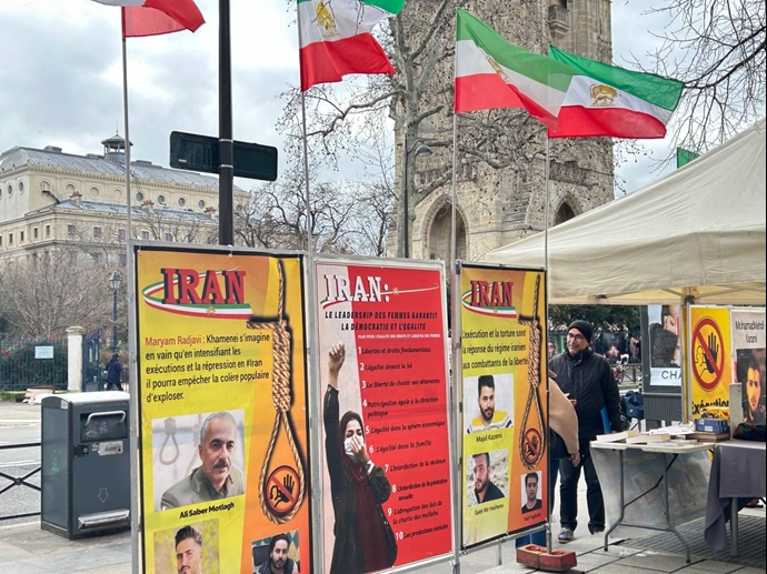 پاریس - برگزاری میز کتاب توسط ایرانیان آزاده در همبستگی با قیام سراسری - ۵بهمن
