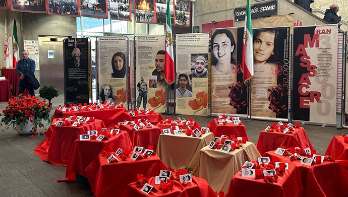 شهر استن پاریس - برگزاری میزکتاب و تصاویر شهیدان قتل‌عام سال ۶۷ - ۲۵دی