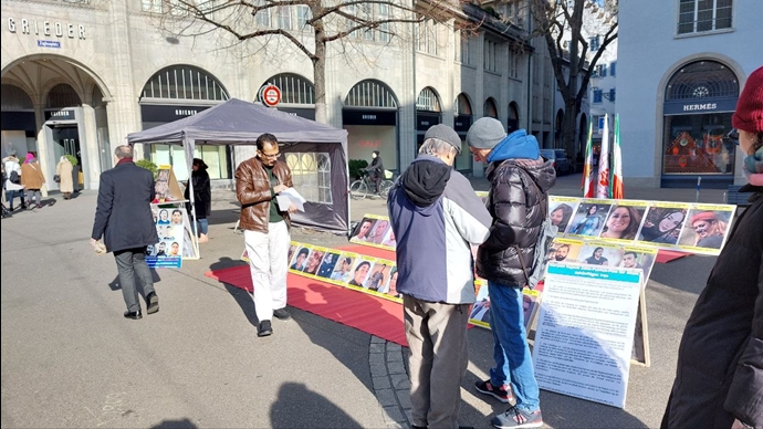 زوریخ - برگزاری میز کتاب و اعتراض به اعدام‌های جنایتکارانه آخوندها توسط ایرانیان آزاده - ۹بهمن