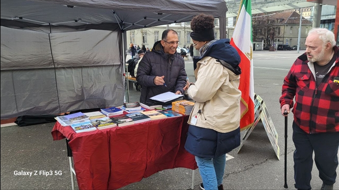 برن سوئیس - برگزاری میز کتاب و اعتراض به اعدامهای گسترده توسط رژیم آخوندی توسط ایرانیان آزاده - ۱۰بهمن