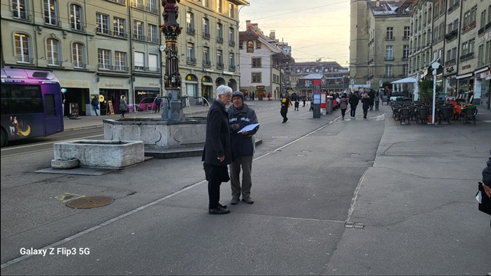 برگزاری میز کتاب و جمع‌آوری امضا در محکومیت اعدام‌های گسترده در رژیم آخوندی در برن سوئیس