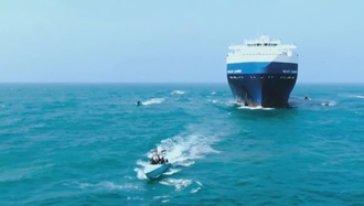 عبور یک کشتی و قایق حوثیهای یمن