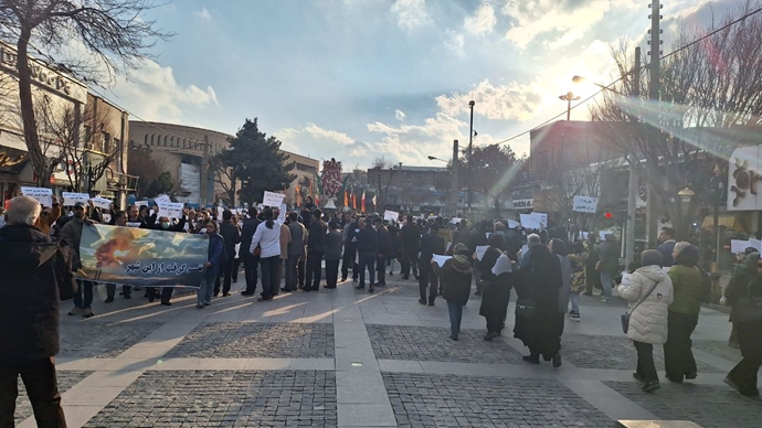  اراک - تجمع اعتراضی مردم اراک در اعتراض به مازوت‌سوزی