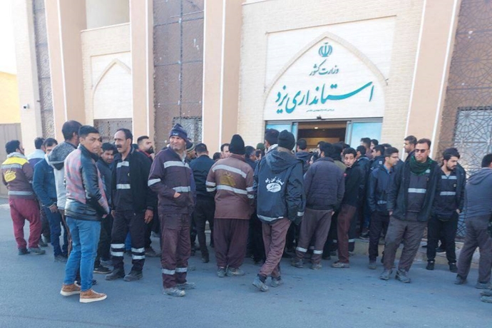 یزد - تجمع اعتراضی کارگران و کارکنان نگهداری خطوط راه‌آهن - ۲۳دی