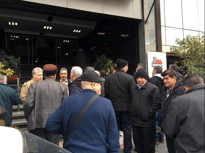 تهران - تجمع اعتراضی بازنشستگان شرکت نیرپارس مقابل مپنا - ۸دی