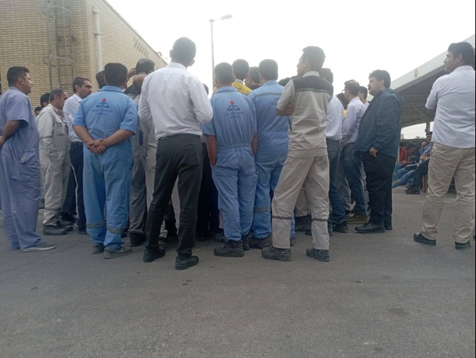 بوشهر - تجمع اعتراضی کارگران ارکان ثالث شاغل در پالایشگاههای منطقه پارس جنوبی -۷بهمن ۱۴۰۲