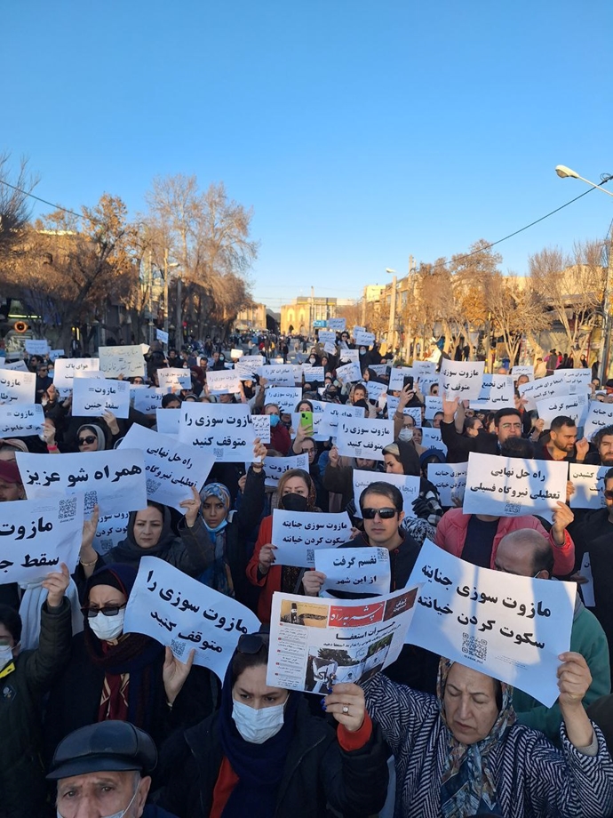 اراک - تظاهرات مردم اراک در اعتراض به آلودگی هوا و مازوت‌سوزی توسط ایادی رژیم - ۲۶دی