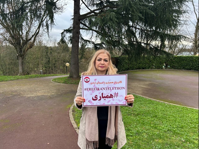 پاریس - ابراز همبستگی ایرانیان آزاده با بیست و هشتمین گلریزان همیاری با سیمای آزادی - ۲۳دی