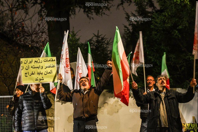 برلین - تظاهرات ایرانیان آزاده در برابر لانه جاسوسی آخوندها در آلمان - ۱۰آبان