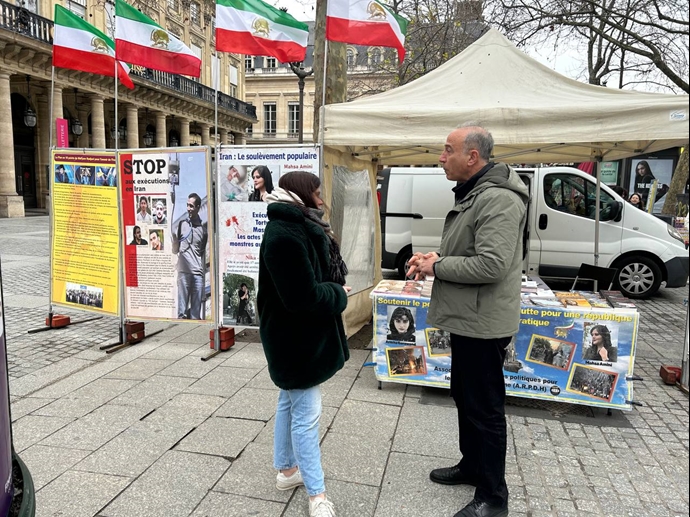 پاریس - برگزاری میز کتاب و نمایشگاه تصاویر شهیدان قیام سراسری مردم ایران - اول دی ۱۴۰۳