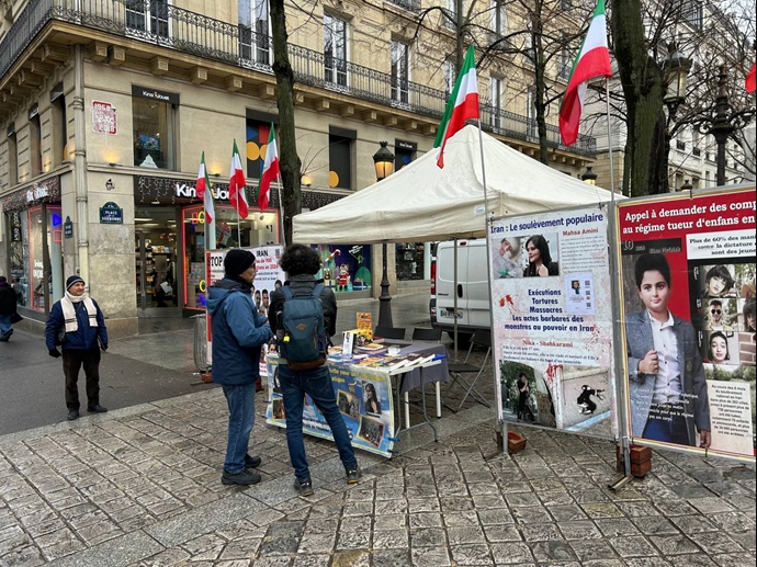 پاریس - برگزاری میز کتاب و نمایش تصاویر شهیدان قیام سراسری توسط ایرانیان آزاده - ۴دی ۱۴۰۳۳