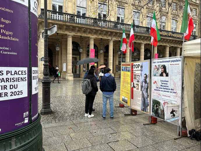 پاریس - برگزاری میز کتاب و نمایشگاه تصاویر شهیدان قیام سراسری مردم ایران - اول دی ۱۴۰۳