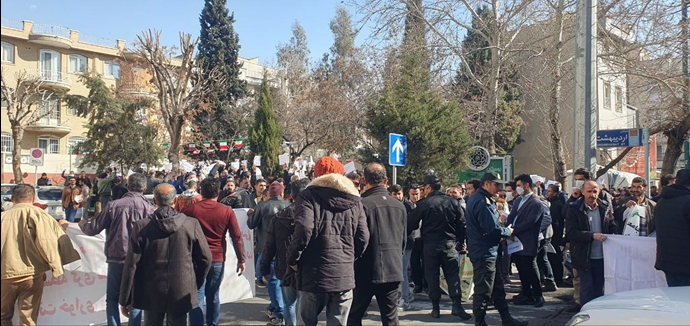 تهران - تجمع اعتراضی پرسنل ارکان سراسر کشور جلوی نهاد ریاست‌جمهوری رژیم - ۲۸بهمن
