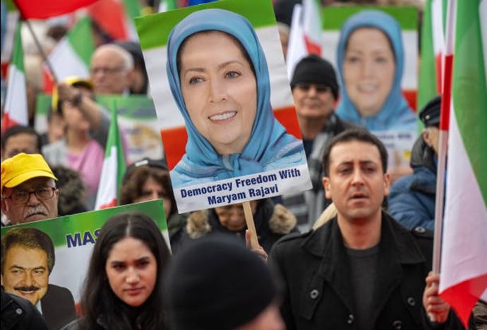 گتی ایمیج- انتشار عکسها از تظاهرات ایرانیان در مقابل دروازه براندنبورگ