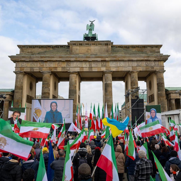 تاگس اشپیگل: تظاهرات بزرگ ایرانیان در برلین