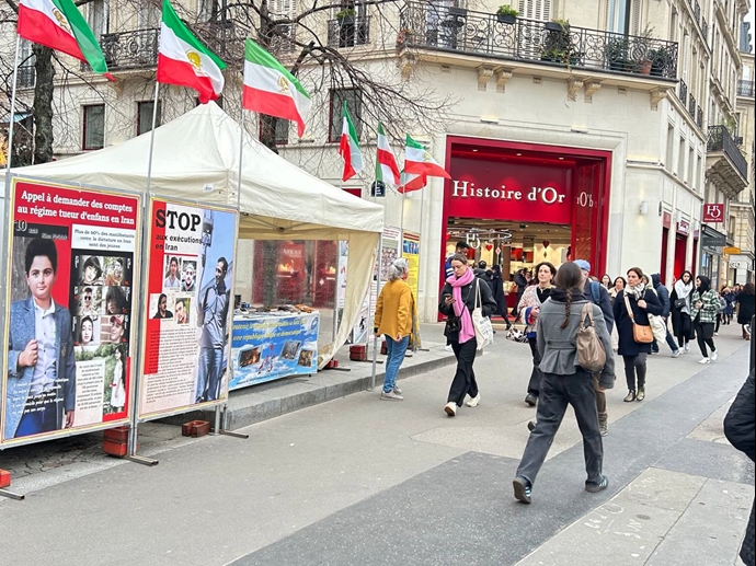 پاریس - برگزاری میز کتاب و نمایش تصاویر شهیدان در همبستگی با قیام سراسری - ۱۴بهمن