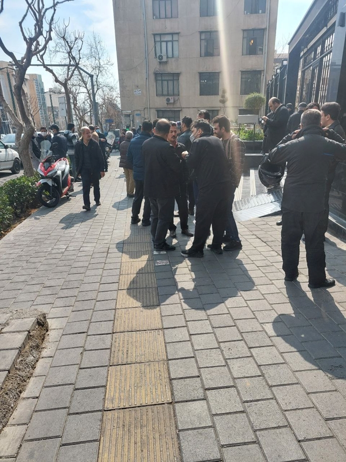تهران - تجمع اعتراضی سهامداران جلوی سازمان بورس - ۲۹بهمن