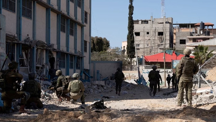 حضور سربازان اسراییلی اطراف بیمارستان ناصر در غزه