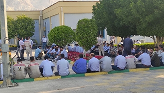 تجمع اعتراضی کارگران ارکان ثالث مجتمع گاز پارس جنوبی در بوشهر