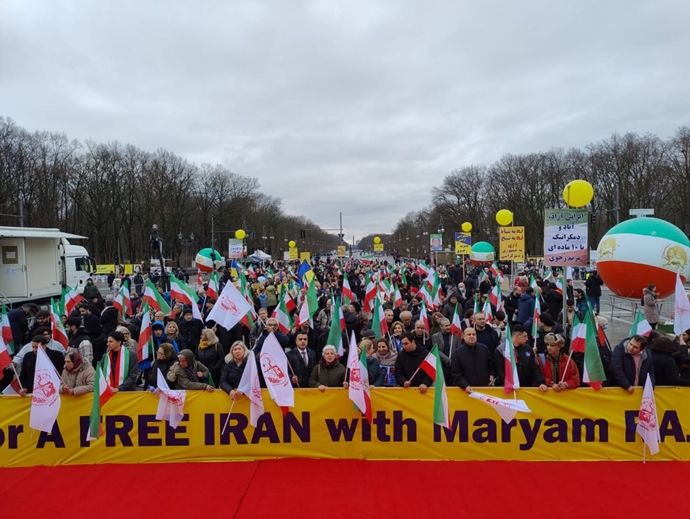 برلین - آغاز تظاهرات ایرانیان آزاده در سالگرد انقلاب ضدسلطنتی