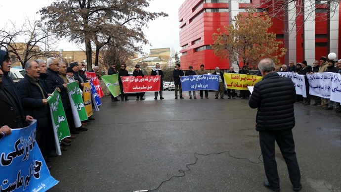 سنندج - تجمع اعتراضی بازنشستگان مخابرات استان سنندج -۱۶بهمن