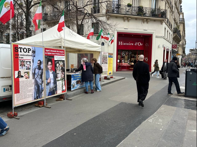پاریس - برگزاری میزکتاب و نمایش تصاویر شهیدان در همبستگی با قیام سراسری - ۱۷بهمن