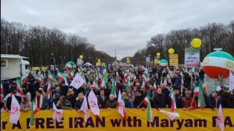 تظاهرات ایرانیان در سالروز انقلاب ضدسلطنتی
