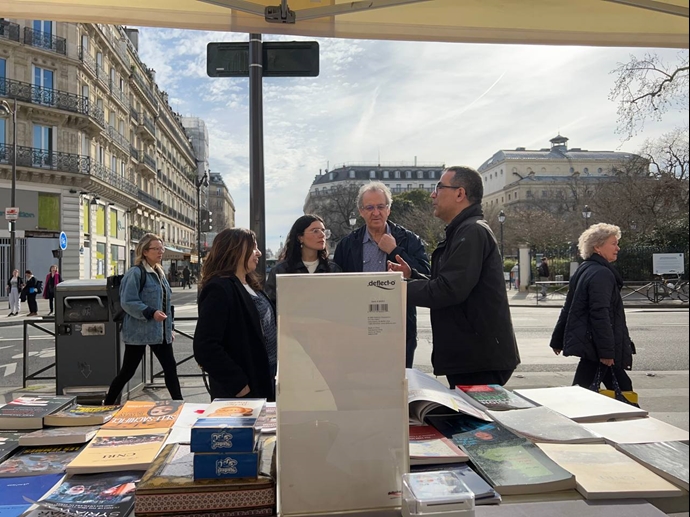 پاریس - برگزاری میز کتاب و نمایش تصاویر شهیدان، در همبستگی با قیام سراسری - ۲۴اسفند