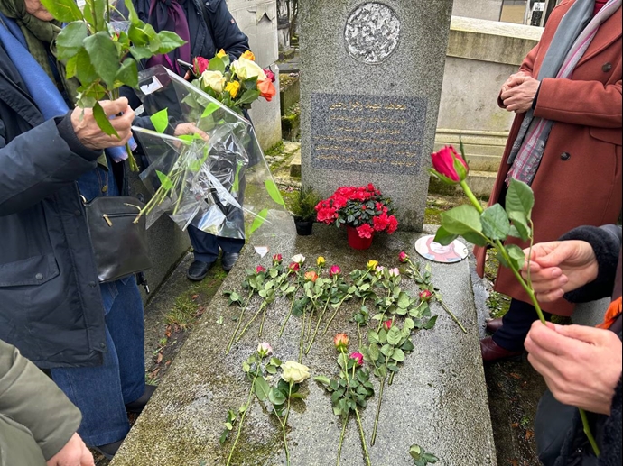 پاریس - پرلاشز - حضور ایرانیان آزاده بر مزار شهیدان و درگذشتگان مقاومت در آخرین پنجشنبه سال