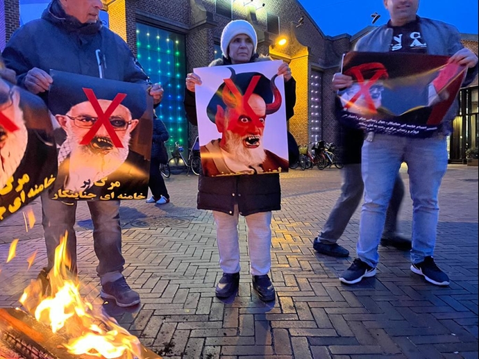 کپنهاگ - برگزاری مراسم جشن چهارشنبه‌سوری با به آتش کشیدن تصاویر منحوس خامنه‌ای - ۲۲اسفند